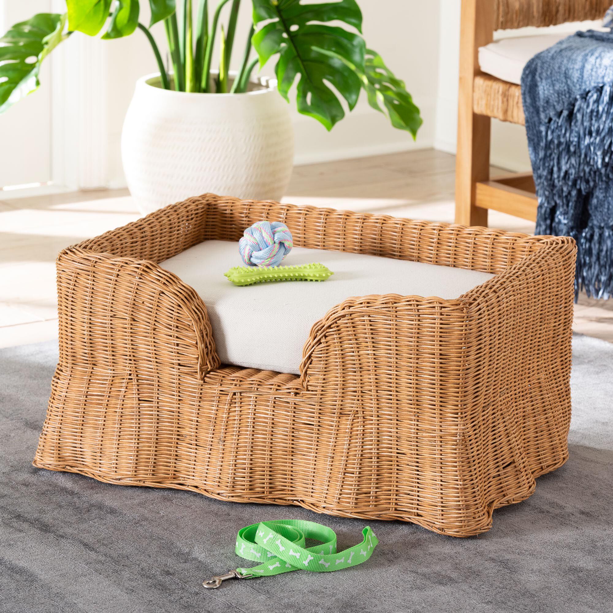 Belita Natural Rattan Pet Bed with Scalloped Base, 27.6 inches, HONEY, hi-res image number 0