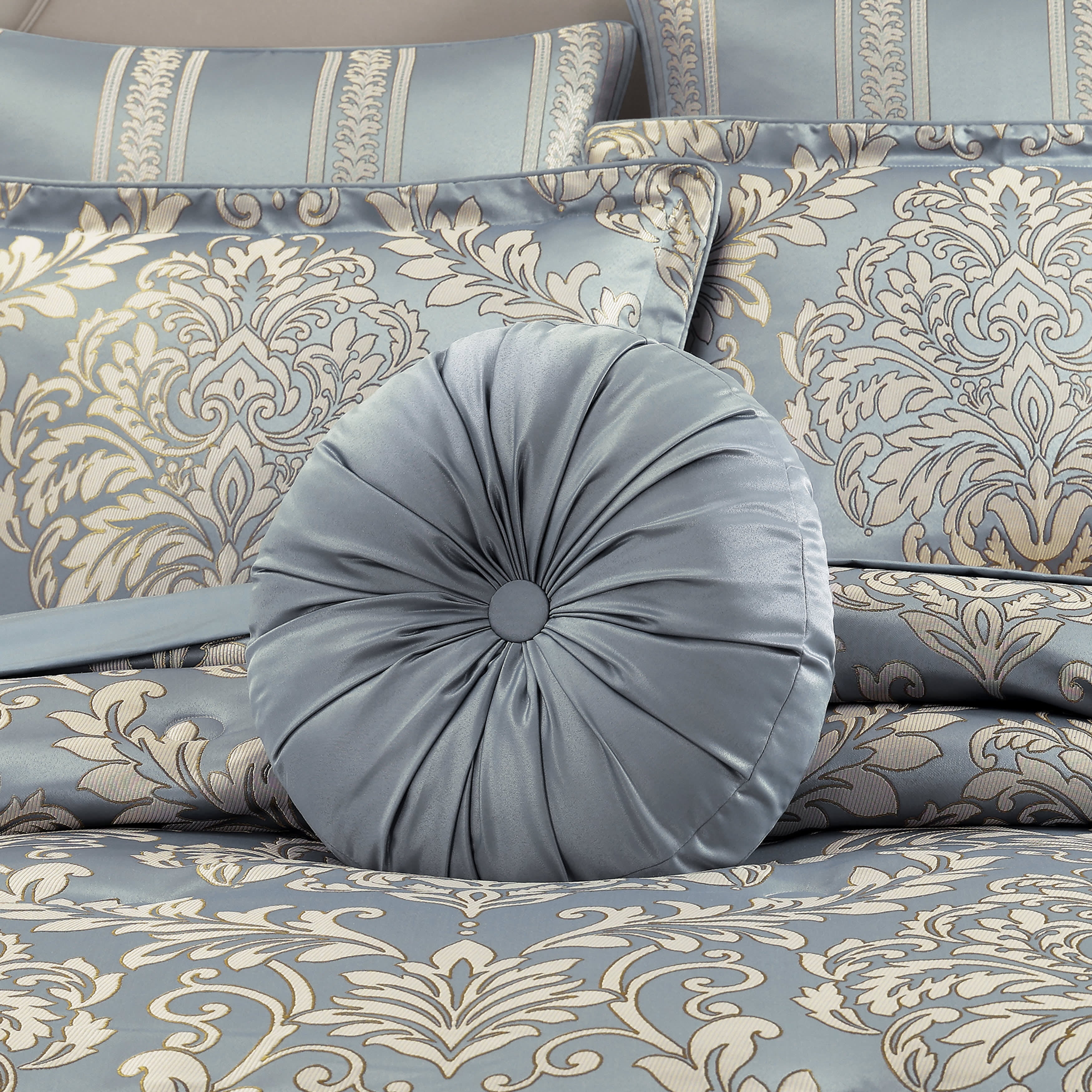 Lorenzo Round Decorative Throw Pillow, BLUE, alternate image number null