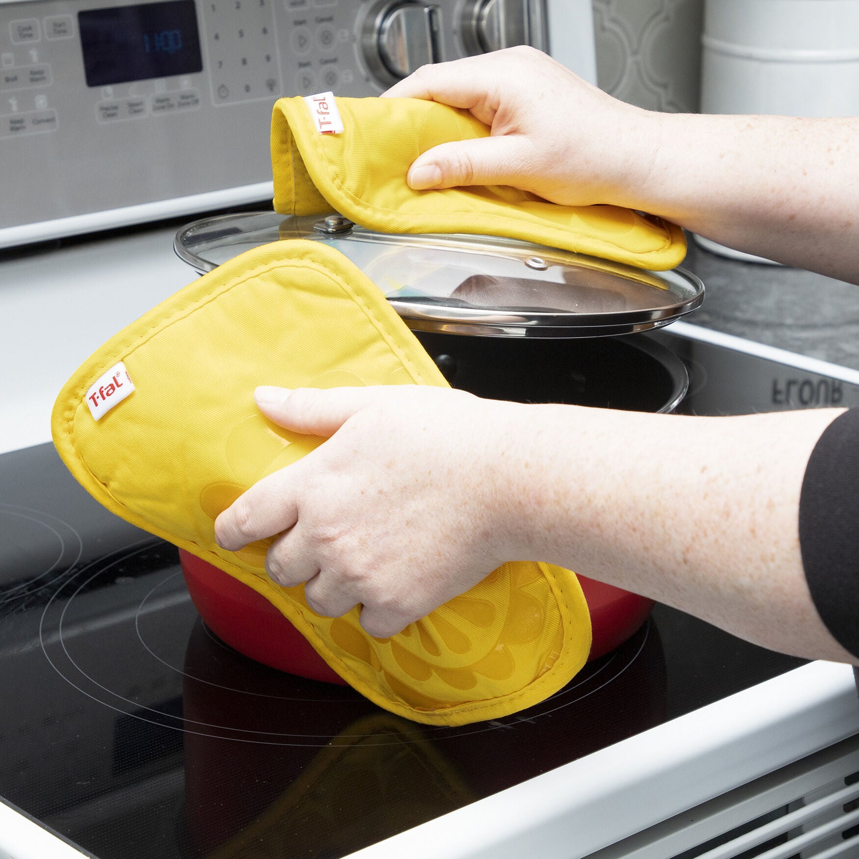 Medallion Silicone Pot Holders, Set Of 2, , alternate image number 3