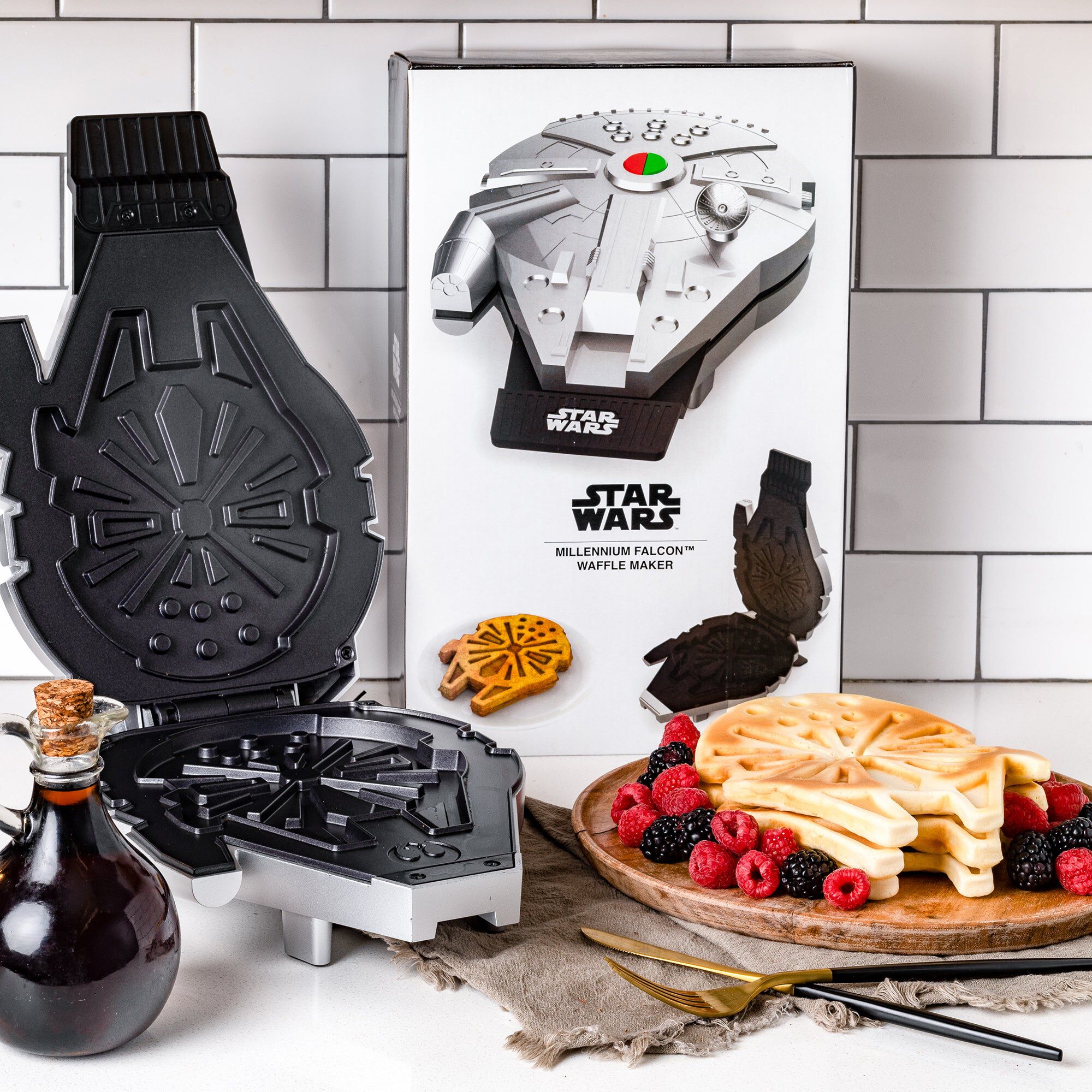 Star Wars Deluxe Millennium Falcon Waffle Maker, SILVER, hi-res image number 0