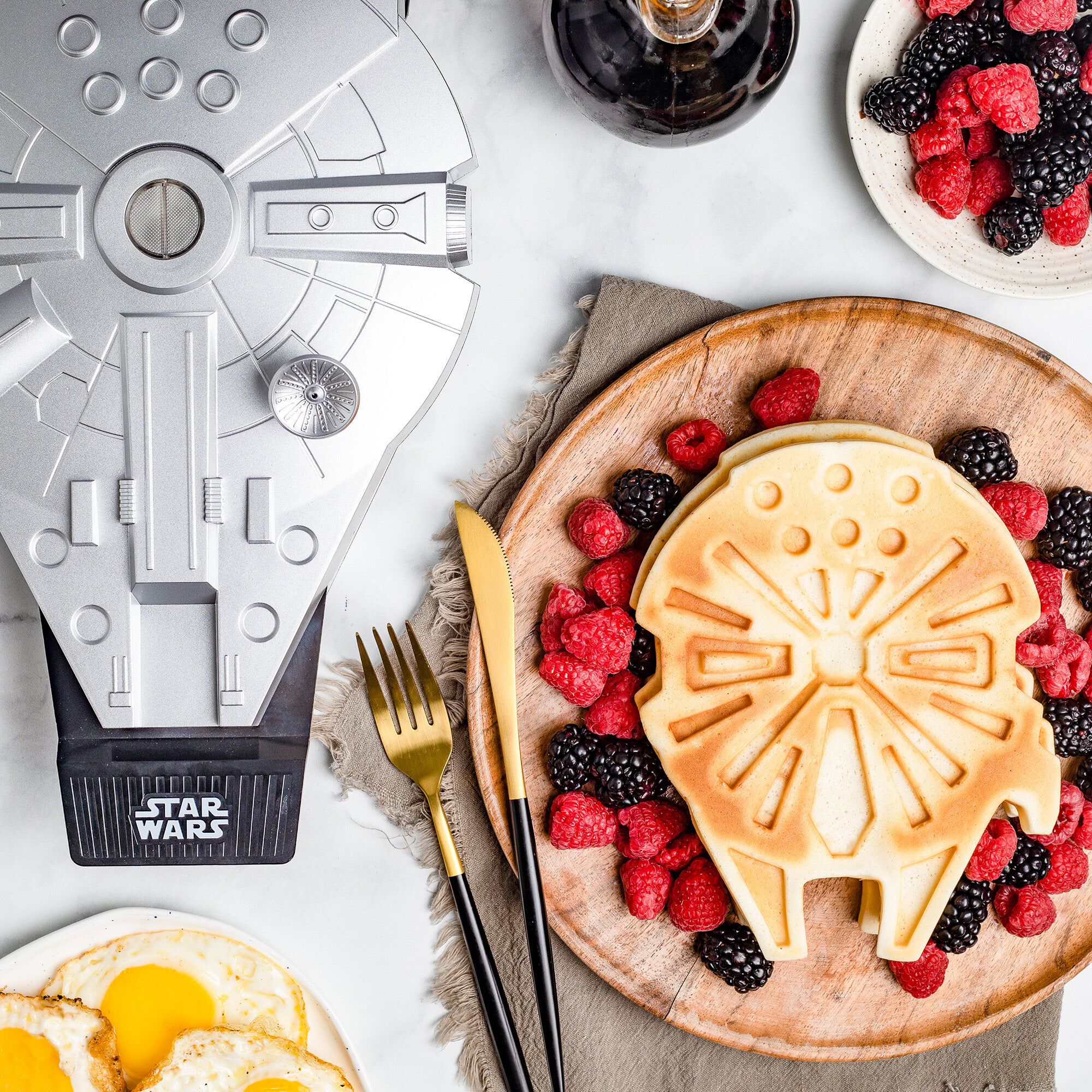 Star Wars Deluxe Millennium Falcon Waffle Maker, SILVER, alternate image number 2