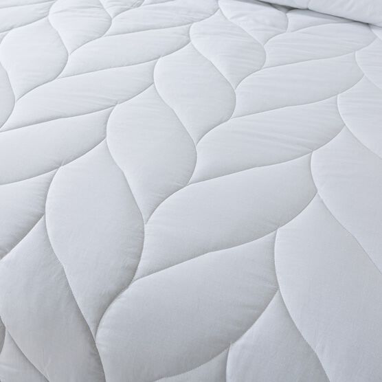 Antimicrobial Cotton Down Alternative Comforter Comforters, , alternate image number null