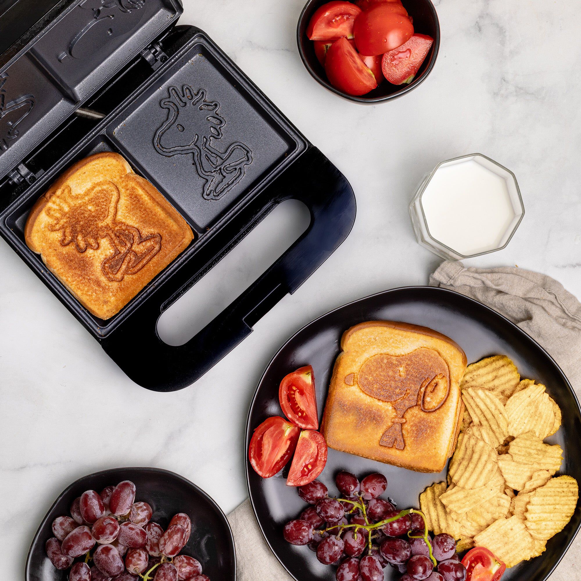 Peanuts Snoopy Sandwich Maker, RED, alternate image number 2