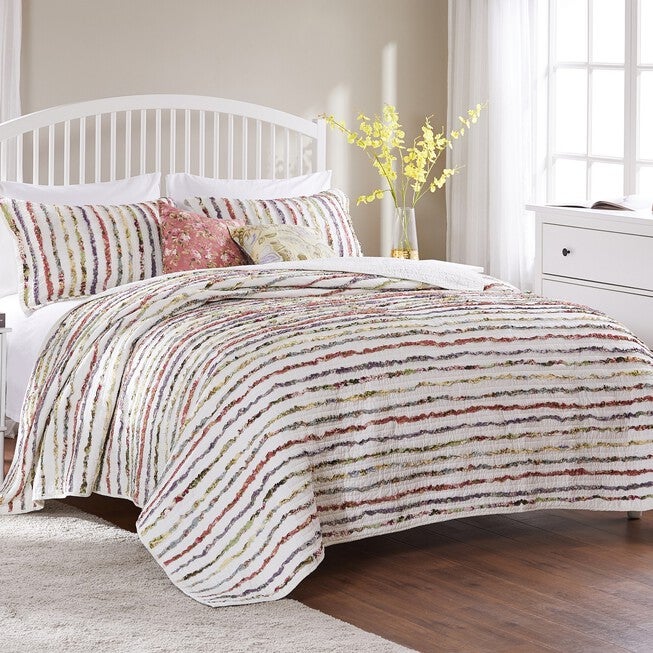 Bella Ruffle Quilt And Decorative Pillow Set, , alternate image number 4
