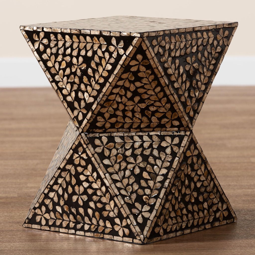 Isometric view of the end table showing all sides