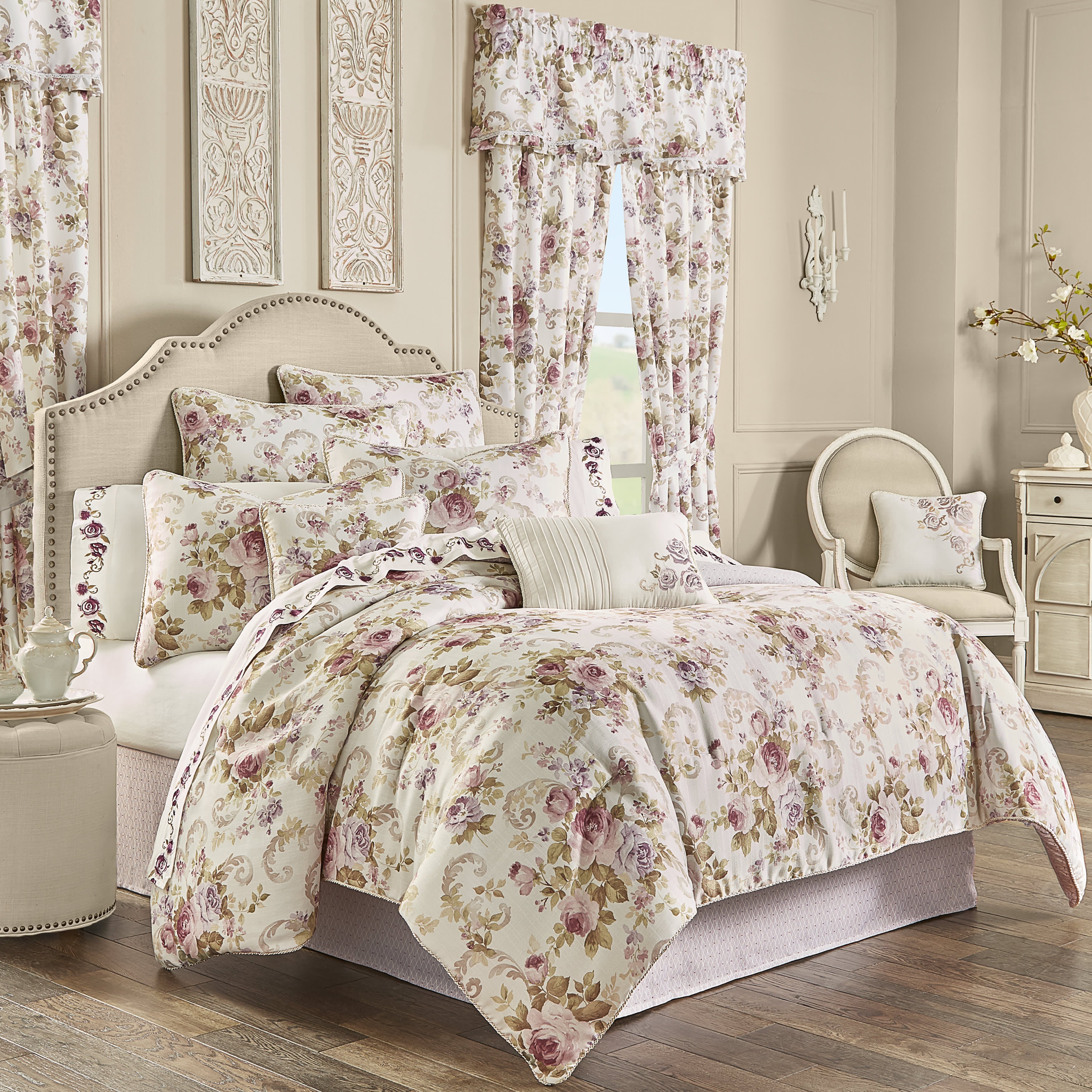 Chambord  Bedding Collection, , hi-res image number 0