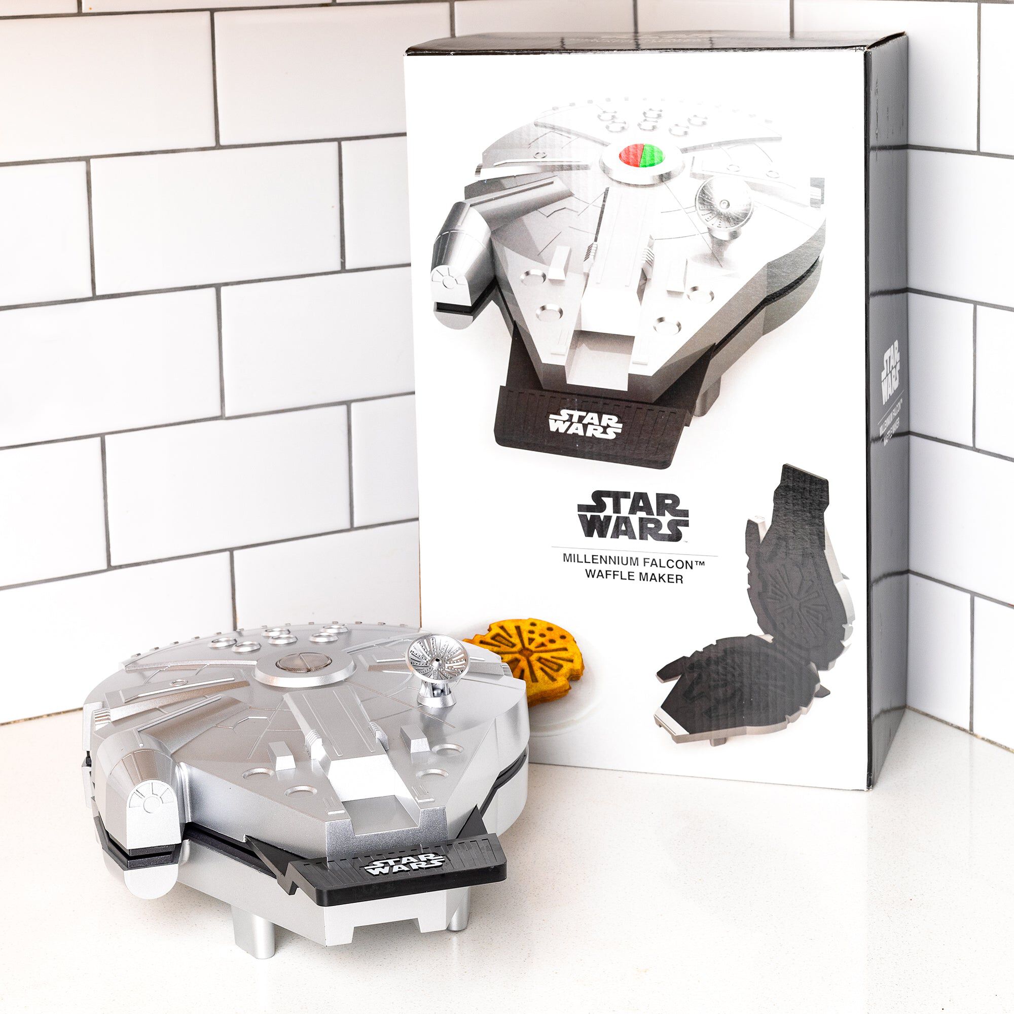 Star Wars Deluxe Millennium Falcon Waffle Maker, SILVER, alternate image number 4