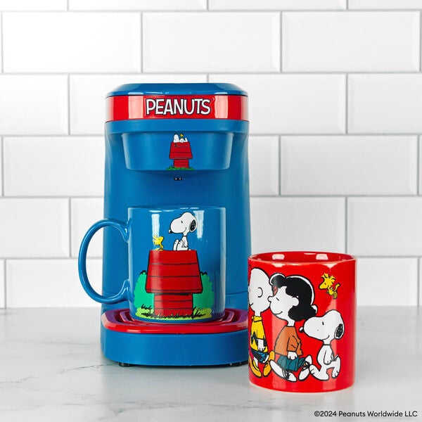 Peanuts Single Cup Coffee Maker Gift Set with 2 Mugs, BLUE, hi-res image number 0