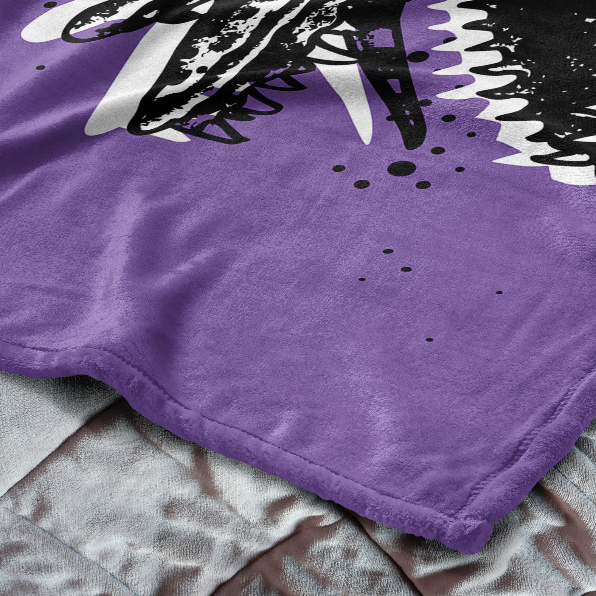 Warner Bros. Beetlejuice I Hate Sandworms Silk Touch Throw Blanket 40X50 Inches, PURPLE, alternate image number 4