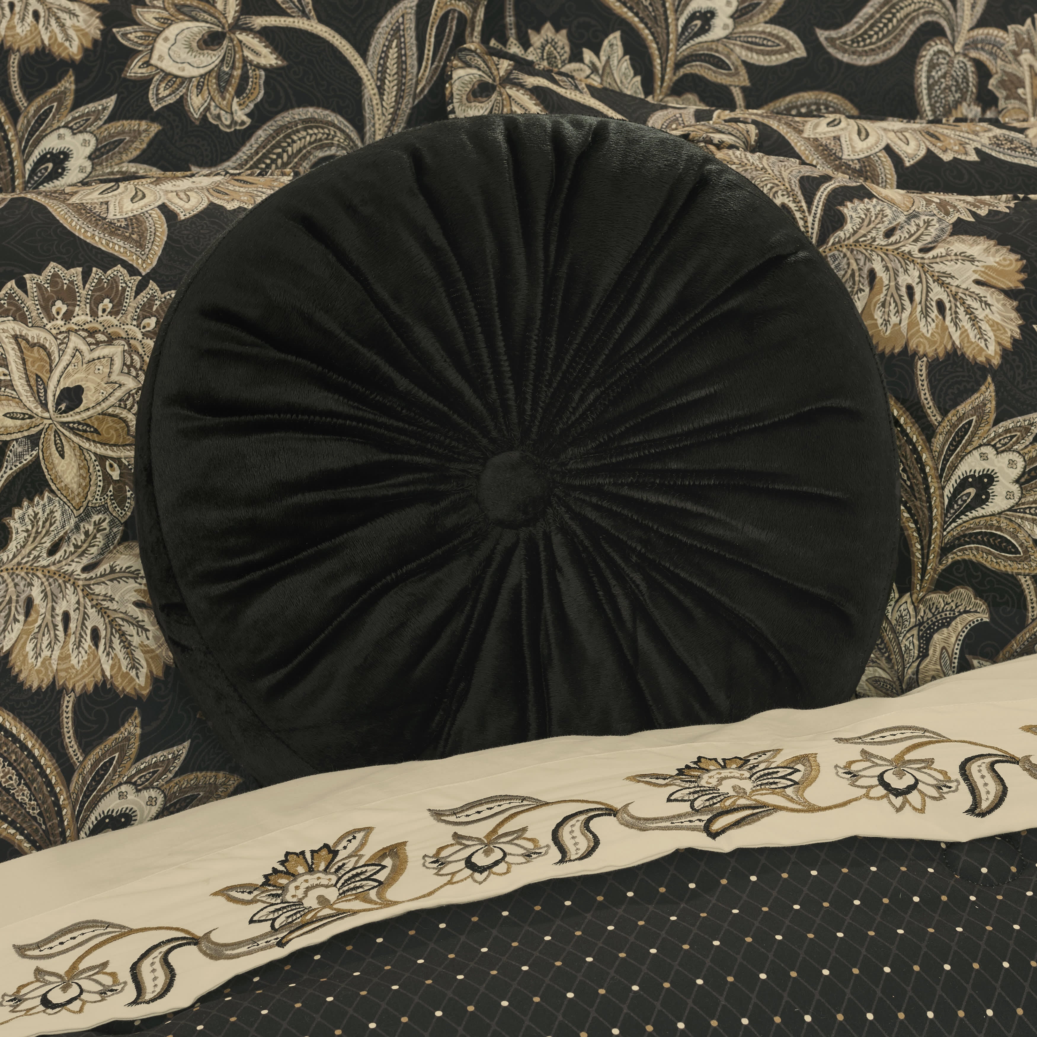 Montecito Tufted Round Decorative Throw Pillow, BLACK, alternate image number null
