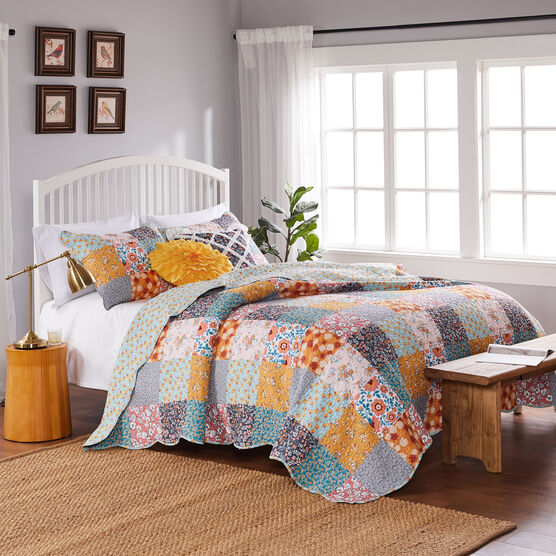 Carlie Calico Quilt Set, , on-hover image number null
