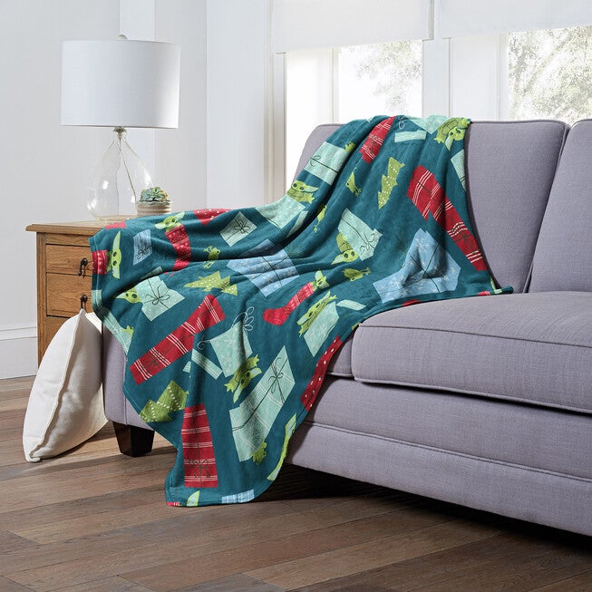 Star Wars: The Mandalorian Best Present Ever Silk Touch Throw Blanket, , alternate image number null