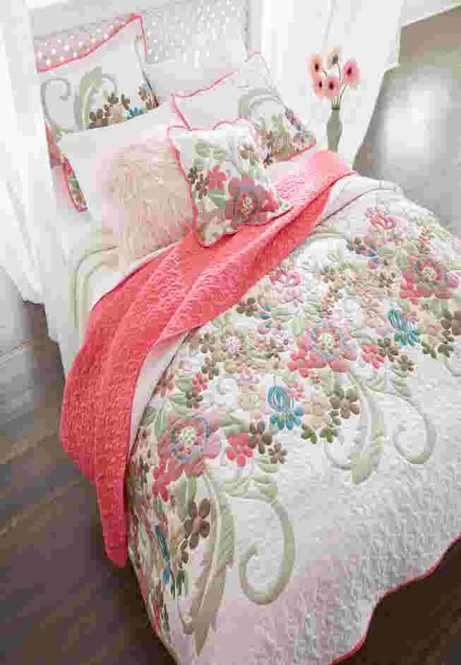 Jardin Floral Spring Quilt image number 1