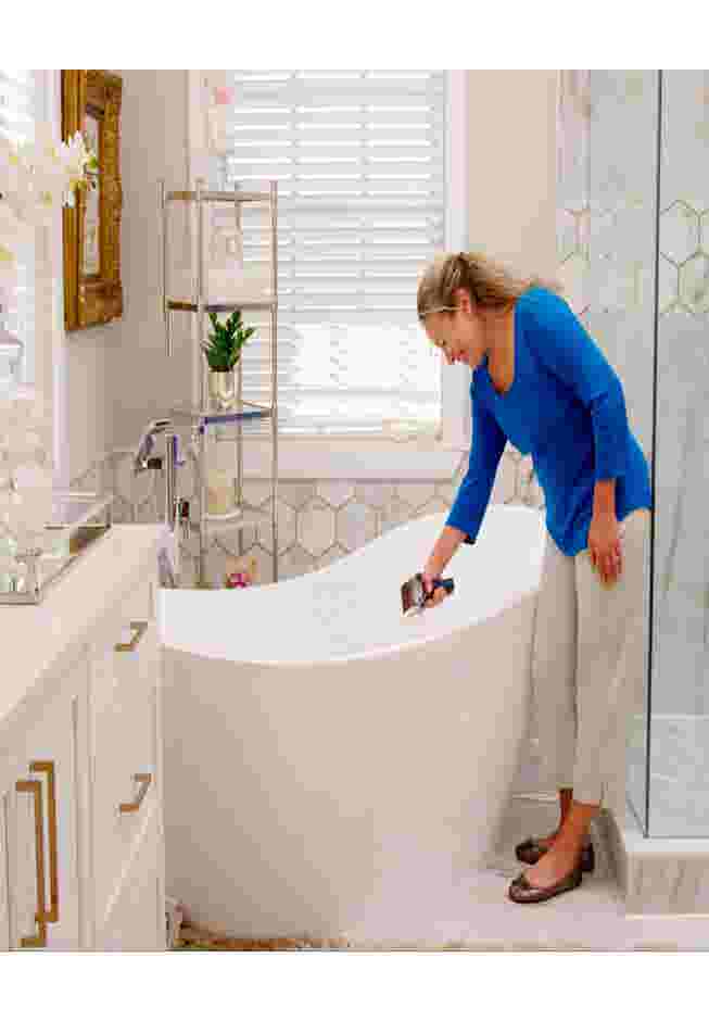 Ruby® Horsepower™ Waterproof Rechargeable Power Scrubber image number 3