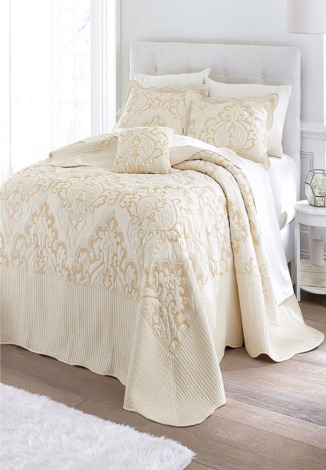 Amelia Bedspread image number 6