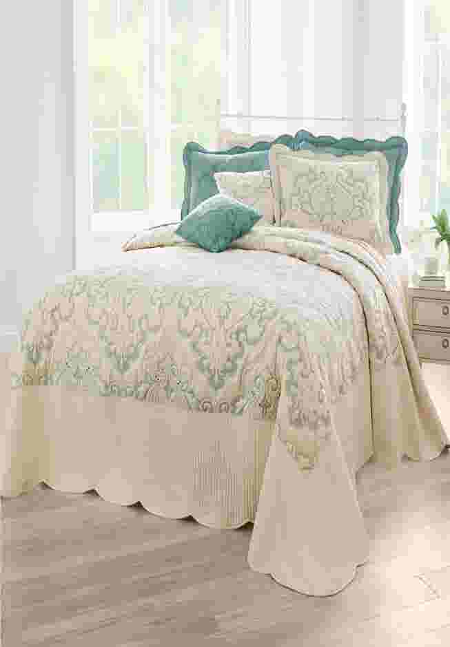Amelia Bedspread image number 0