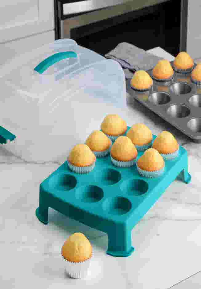 24 Cup Muffin Pan with Carrying Lid image number 0