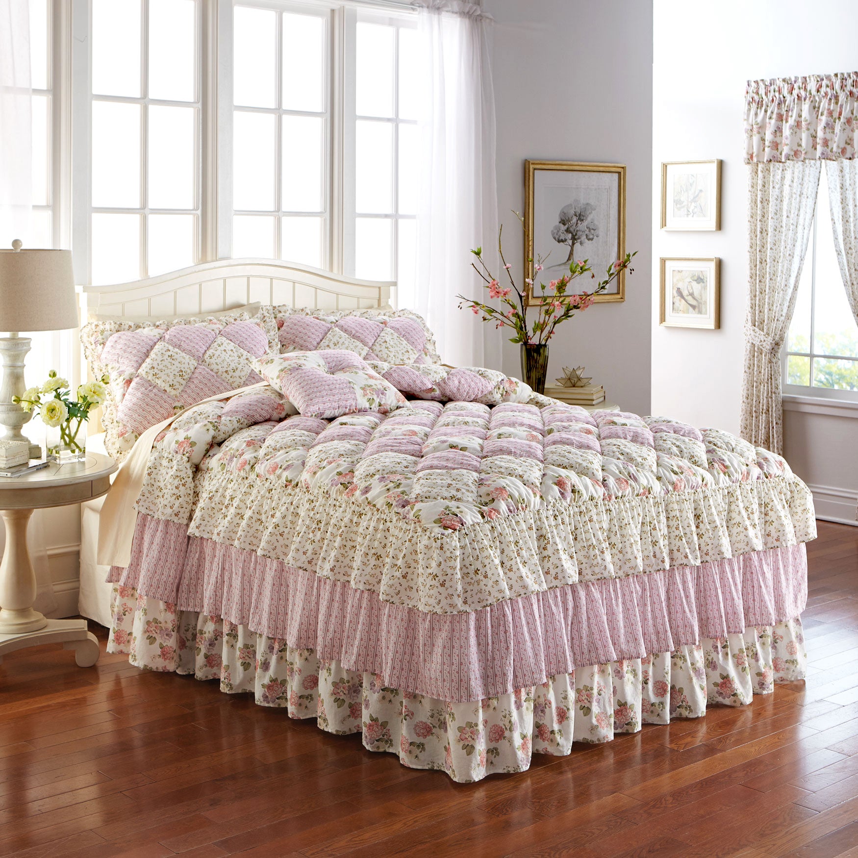 Alexis Bedspread image number 0