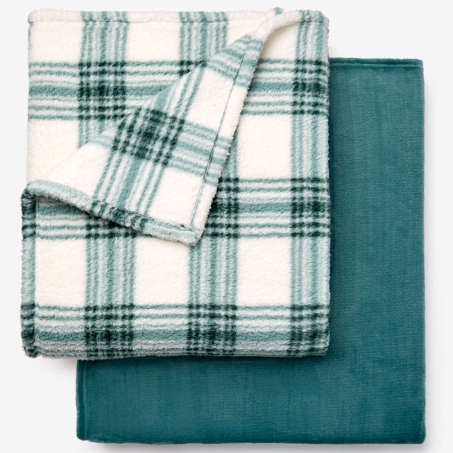Fleece Blanket + Free Throw image number 0