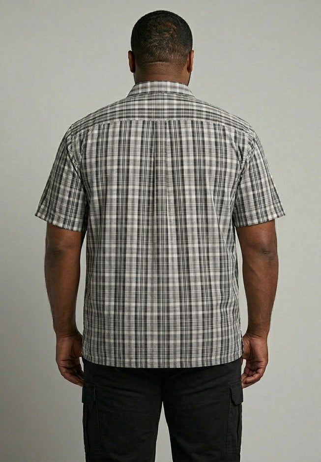 Plaid Wrinkle-Resistant Short Sleeve Button Down image number 3