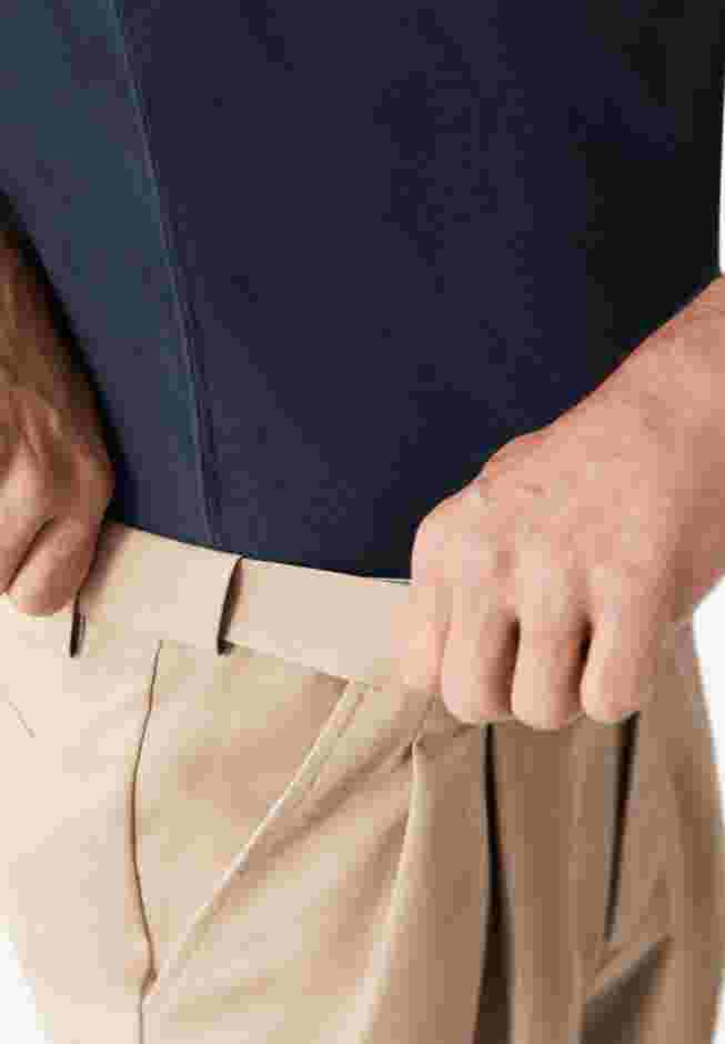 Classic Fit Wrinkle-Free Expandable Waist Pleat Front Pants image number 3
