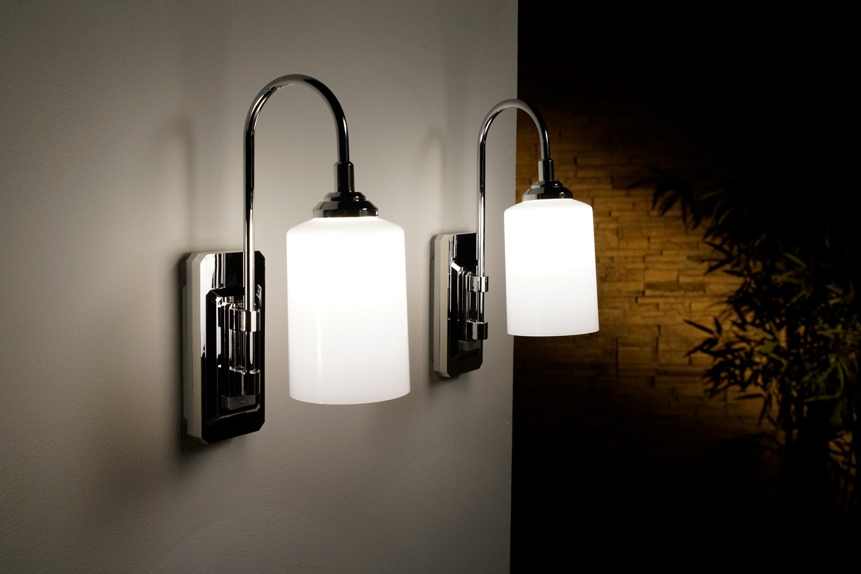 Smart Sconce™ Wireless Wall Light image number 4