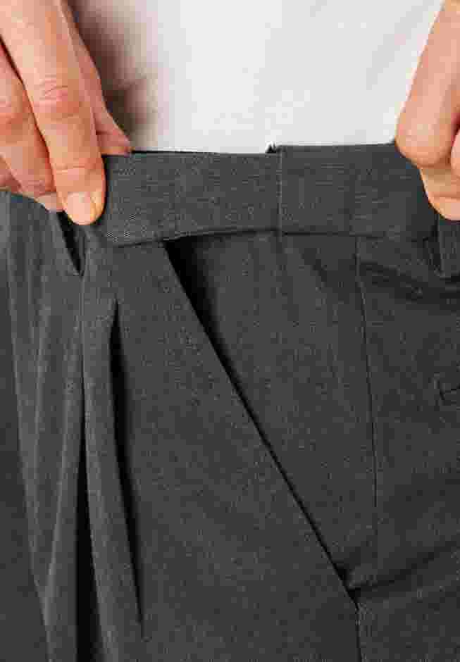 Wrinkle-Free Expandable Waist Pleat Front Shorts image number 2