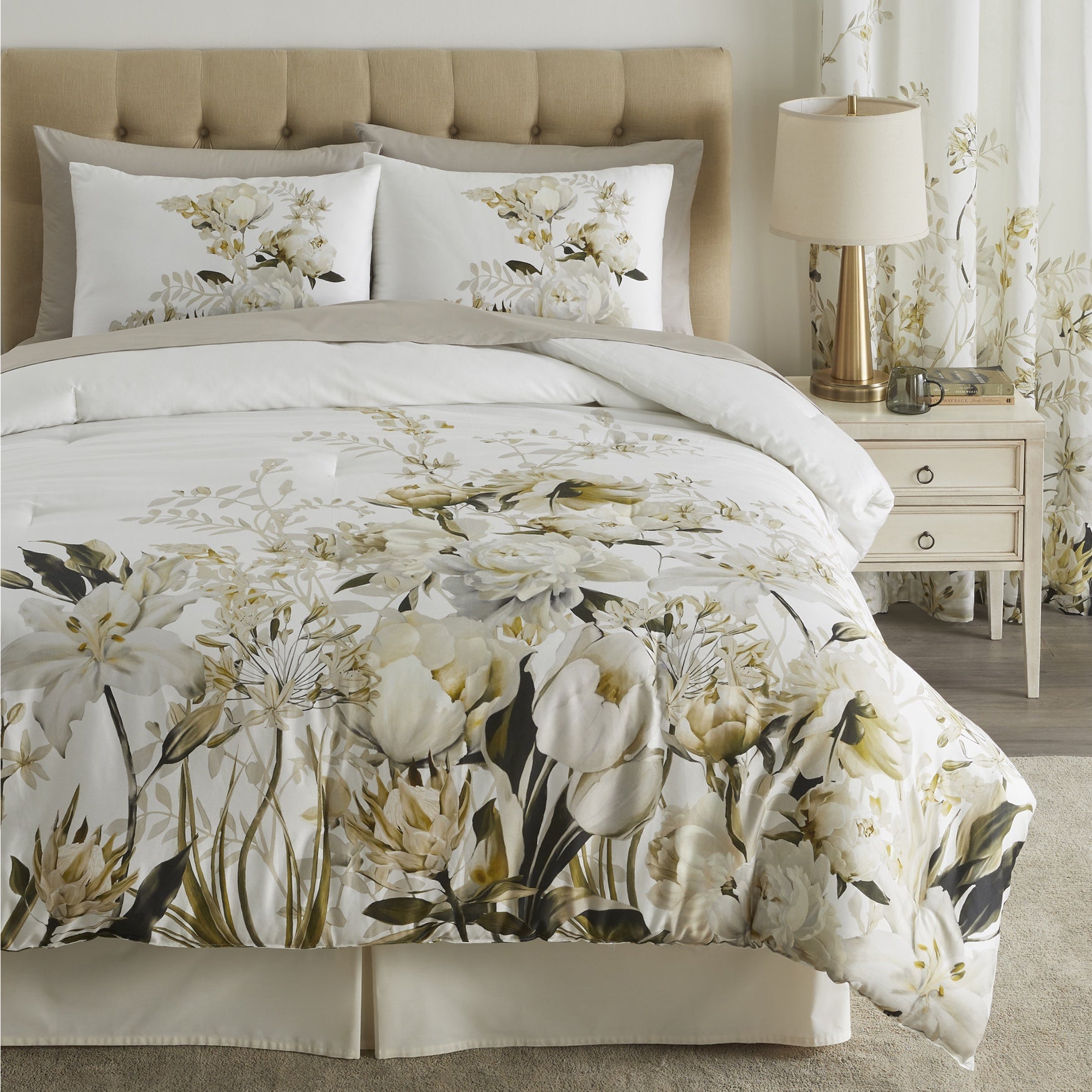 Odette Comforter Set image number 0