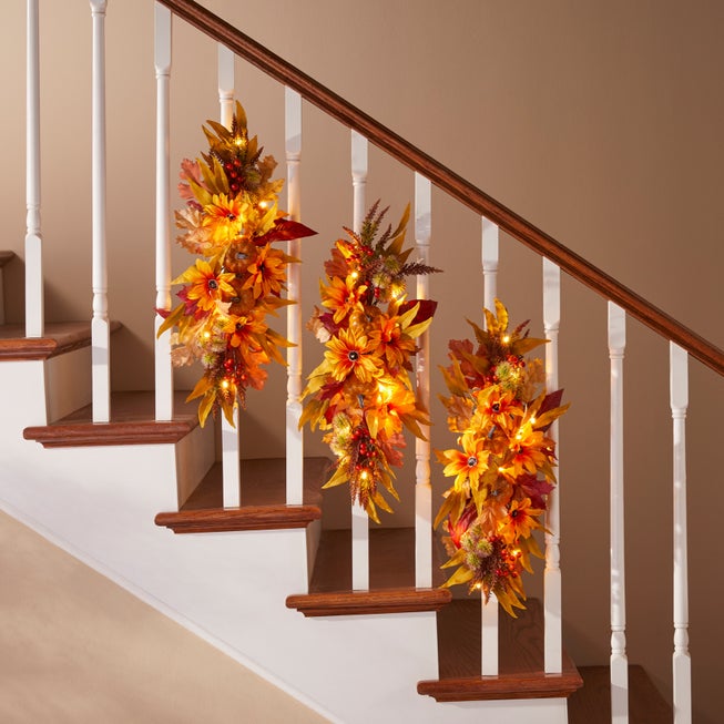 Pre-lit Harvest Daisy Staircase Swag image number 0