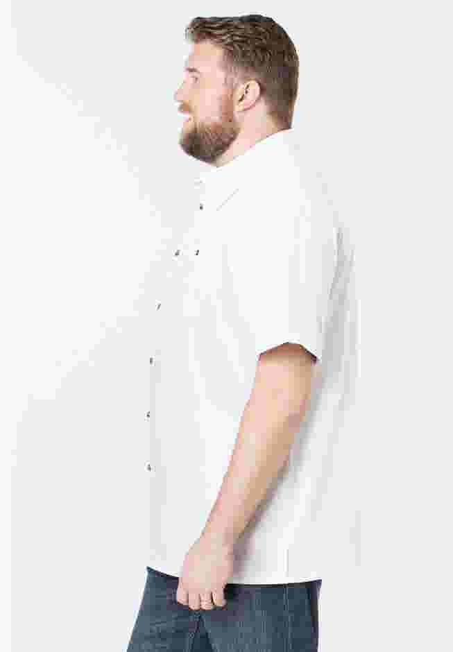 Solid Wrinkle-Resistant Short Sleeve Button Down image number 3