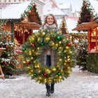 Oversized 48" Diam Pre-lit Pre-decorated Wreath image number 2