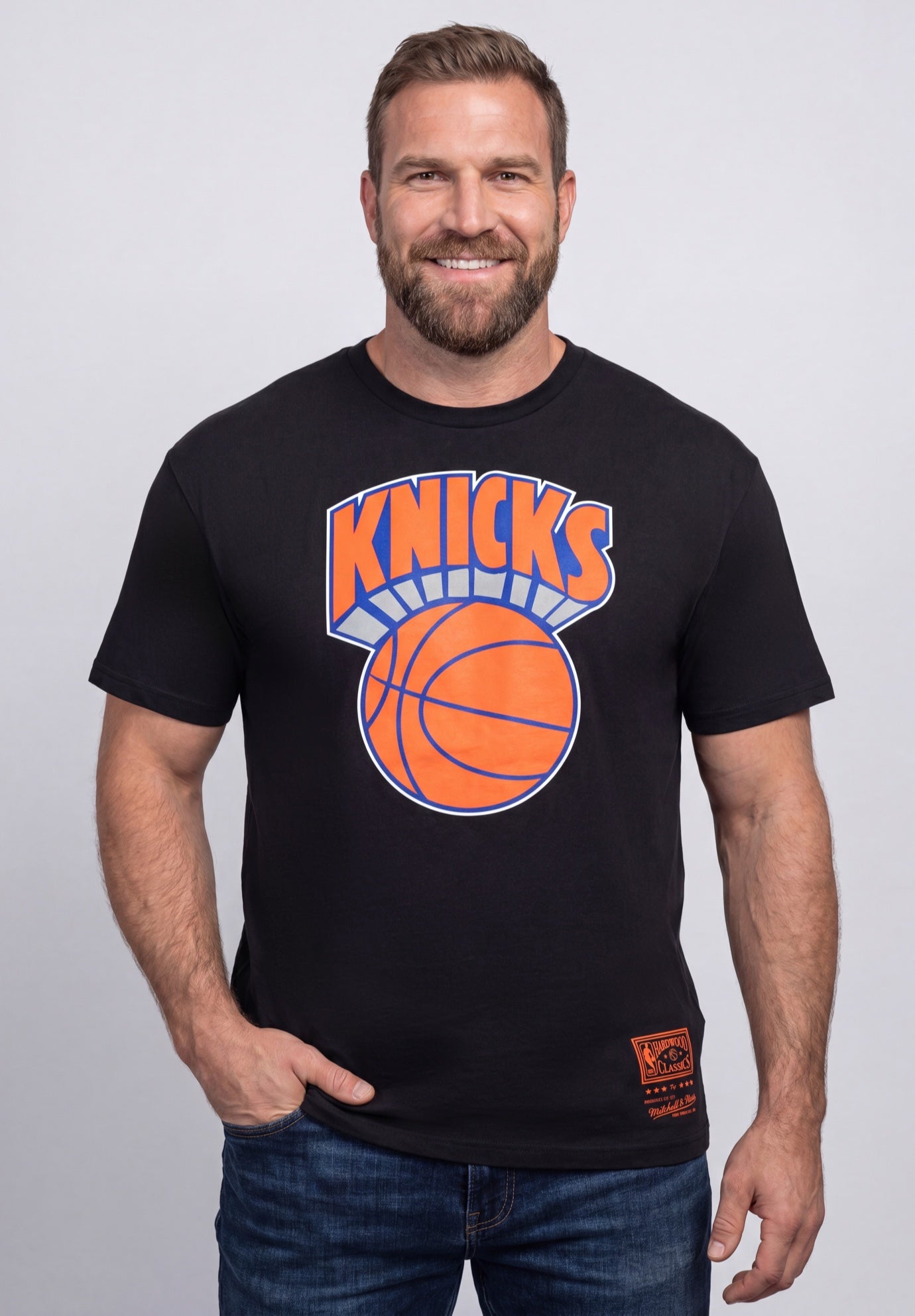 New York Knicks Mitchell & Ness Hardwood Classics Vintage Logo T-Shirt image number 0