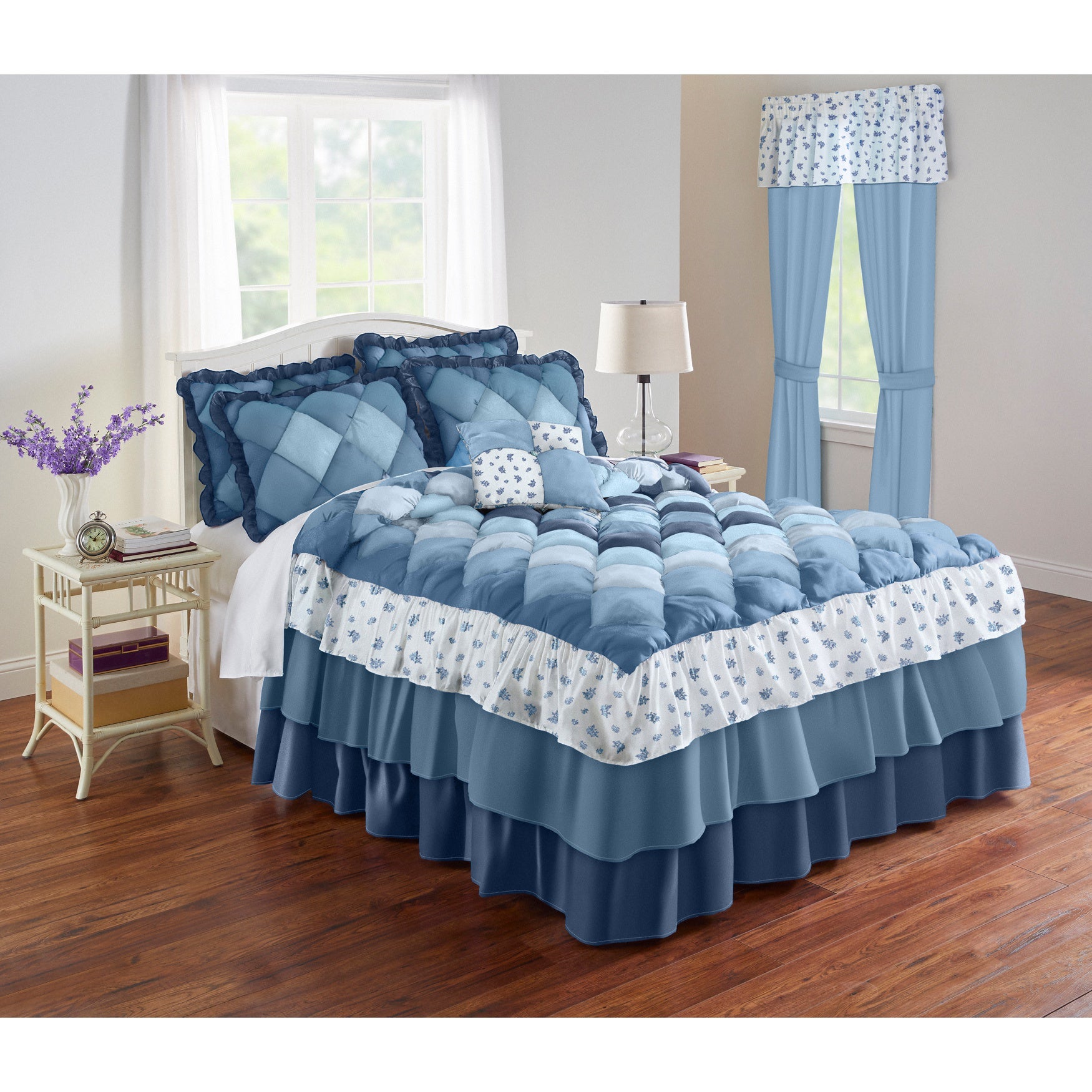 Alexis Bedspread image number 0