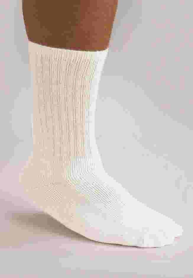 Wigwam® 6-Pack Athletic White Crew Socks image number 1